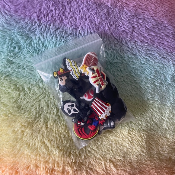 17pcs Croc Charms - Picture 2 of 2